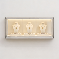 Vitrine à bijoux de luxe incurvée, écologique, personnalisable, en verre trempé blanc laiteux, avec finition argentée et éclairage LED semi-circulaire
