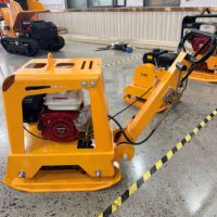 Compacteur à plaque vibrante thermique 5,5 CV, force d'excitation 30 KN, pour la construction routière et le compactage de sols et d'asphalte