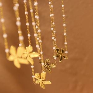 Collar con Colgante en Forma de Flor Personalizado, Estilo Retro de Lujo Ligero, Acero de Titanio, Cadena de Hueso con Cierre de Oro de 18k, Joyería Chapada en Oro - Product Image 5