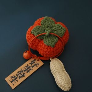 Good Things Happen Colgante tejido a mano cuadrado Caqui Paquete fino Colgante Lana Crochet Adornos colgantes Terminado en stock - Product Image 3