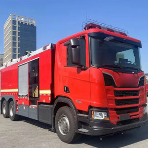 Market 2800L Pickup Truck Diesel Tilt Fire Fighting Truck Tanque de agua 4X4 para Scania - Product Image 5