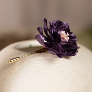 Broche en velours représentant une fleur, un nouveau modèle original fait main, fleur violette, élégante et sophistiquée, pour cheongsam. - Product Image 4