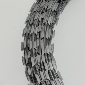 Fil <span class=keywords><strong>barbelé</strong></span> galvanisé, clôture de sécurité résistante aux intempéries pour cour de stockage, usine et sécurité périmétrique - Product Image 3