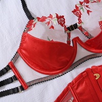 Lingerie féminine sexy 2025, style rétro, luxe, élégance, dentelle, broderie de roses rouges, respirante, respectueuse de l'environnement, ceinture à la taille, sangle de jambe
