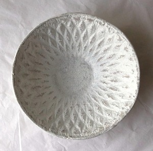 ชามกระดาษแข็งลายวาบิซาบิสีขาว ดีไซน์โดดเด่น ทำมือ เนื้อสัมผัสออร์แกนิค สำหรับตกแต่งบ้านสไตล์มินิมอล มีจำหน่ายในราคาขายส่ง - Product Image 3
