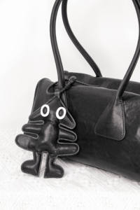 Bolso de Mano de Mujer con Diseño de Muñeca Vintage, Bolso Bandolera de Gran Capacidad con Correa para el Hombro, Cierre de Cremallera y Material de Gamuza - Product Image 4