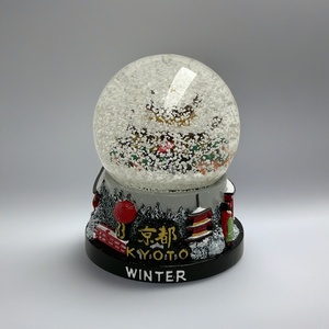 Kyoto cảnh mùa đông Quả cầu tuyết với kiến trúc truyền thống Nhật Bản và bên trong bông tuyết - Product Image 5