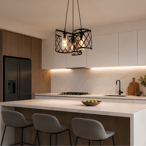 Luminaire suspendu en treillis de diamants à 3 lumières, lampe suspendue en métal noir à maille croisée avec verre ambré - Product Image 1