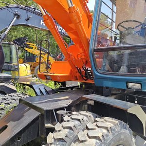 Excavadora Hitachi EX100WD de 10 Toneladas, Cucharón de 0.59m, Motor Isuzu de 81KW, Modelo 2021 con Martillo Rompedor y Cucharón de Excavación - Product Image 6