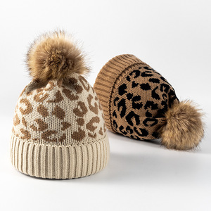 Fabricant Personnalisé Votre Propre Logo Pom Pom Beanie Hiver Chaud <span class=keywords><strong>Bonnet</strong></span> Tricoté Chapeau à revers Jacquard Beanie - Product Image 1