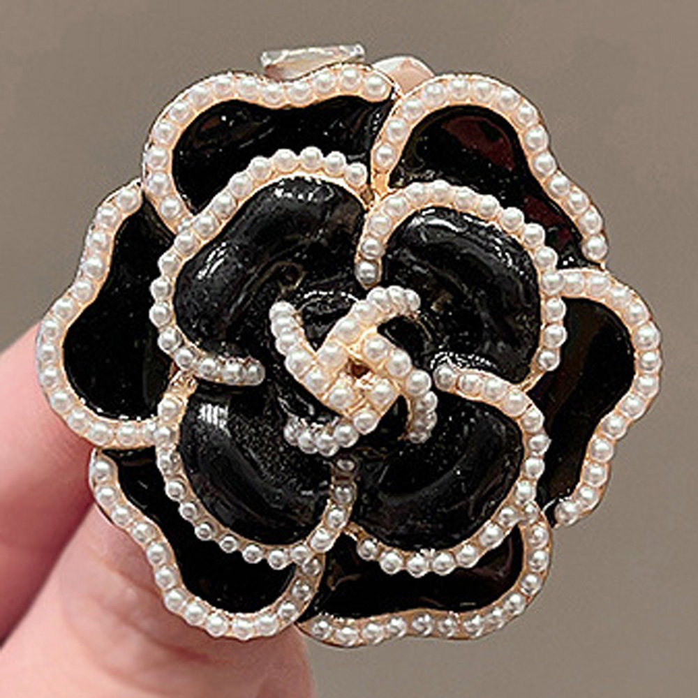 005 Little Pearl Rose Black 4.3x4.7cm/23.2g