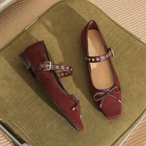 Zapatos Planos Franceses con Punta en Pico y Diseño de Perlas, Zapatos Impermeables para Mujer con Patrón Geométrico y Correa Única - Product Image 1