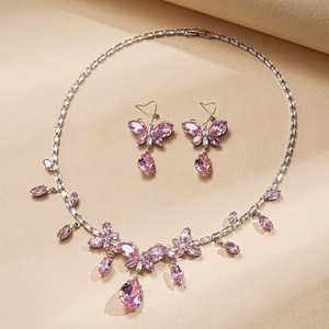 Set di Orecchini e Collana Vintage con Farfalla in Zircone, Gioielli di Lusso in Lega Placcata Oro, Catena per Clavicola di Alta Qualità - Product Image 2