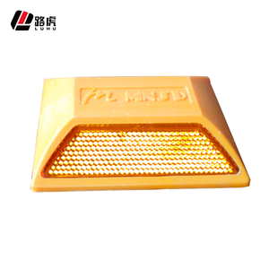 Seguridad vial Cat Eye Road Studs Marcador <span class=keywords><strong>de</strong></span> pavimento elevado reflectante <span class=keywords><strong>de</strong></span> plástico <span class=keywords><strong>para</strong></span> Advertencia <span class=keywords><strong>de</strong></span> tráfico Visibilidad mejorada en <span class=keywords><strong>carreteras</strong></span> - Product Image 4