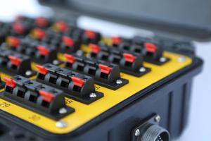 نظام إطلاق الألعاب النارية الاحترافي بعيد المدى 500 متر مع تحكم إلكتروني بالأسلاك لعرض الألعاب النارية - Product Image 4