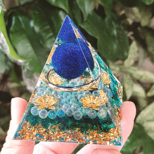 Pyramide en résine époxy avec galets de cristal, ornement de bureau, décoration d'aquarium, boule de cristal bleue 5cm 6cm, cadeau - Product Image 3