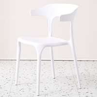 Chaises de salle à manger en vente directe d'usine, style nordique, empilables, chaise Horn, table et chaises en plastique pour salle à manger