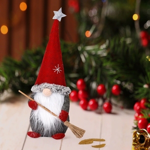 Muñeco <span class=keywords><strong>de</strong></span> Gnomo <span class=keywords><strong>de</strong></span> <span class=keywords><strong>Navidad</strong></span> con escoba y sombrero rojo puntiagudo <span class=keywords><strong>de</strong></span> pie sobre base <span class=keywords><strong>de</strong></span> madera con ramas <span class=keywords><strong>de</strong></span> <span class=keywords><strong>pino</strong></span> Decora Gnomo <span class=keywords><strong>de</strong></span> <span class=keywords><strong>Navidad</strong></span> <span class=keywords><strong>de</strong></span> peluche con - Product Image 2