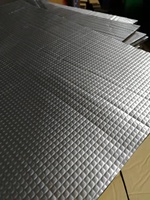 Rouleau de feuillard isolant en mousse de caoutchouc noir flexible avec adhésif/feuillard isolant en mousse de caoutchouc ignifuge avec feuille d'aluminium