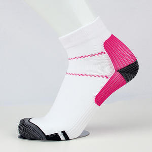 Chaussettes de sport pour hommes, chaussettes de compression élastiques, chaussettes courtes personnalisées avec logo de fascia plantaire pour la course à pied et le football - Product Image 6