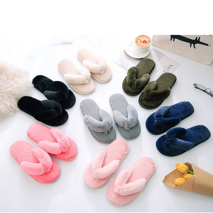 À la mode Léger En Peluche Doux Fausse Fourrure Moelleux Fuzzy Pantoufles Logo Personnalisé Chaud Hiver Tongs - Product Image 2
