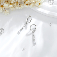 Joyería de moda Pendientes de circón blanco chapado en oro de 14K Pendientes de latón Pendientes de plata esterlina que conservan el color al por mayor