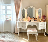 Table de toilette européenne directement de l'usine avec miroir triple, coiffeuse sculptée ornée avec tabouret pour chambre à coucher