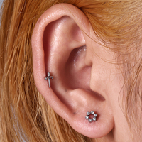Piercing d'oreille en titane ASTM F136 en forme de fleur, à filetage interne, avec zircon, pour labret, hélix, clou d'oreille, bijoux de mode
