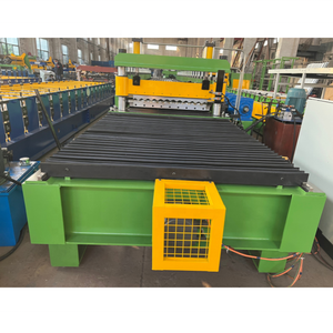 Máquina formadora de rollos de panel de techo corrugado impulsado por caja de engranajes de corte de moscas de alta velocidad - Product Image 5