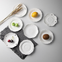 Europese stijl 6 inch geëmbosseerde witte taartborden ronde hapjesbord ronde porseleinen dessertbord voor restaurant