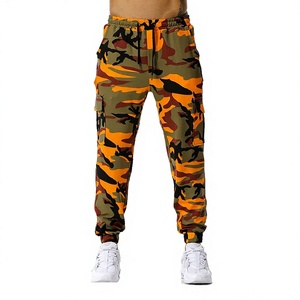 Pantalon de jogging homme en toile de coton taille mi-haute, nouvelle collection, avec taille élastique et empiècements camouflage, devant plat - Product Image 1