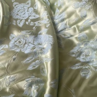 Wunderschönes Großblumen-Design Regulärer Stil Lagerware Rabattpreis Hochwertige Seiden-Jacquard-Stoffe für Kleidung und Kostüme