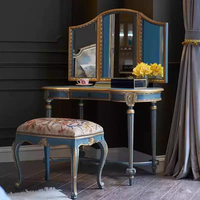 Coiffeuse vintage de style provincial français avec tabouret rembourré, ensemble de coiffeuse élégant de luxe européen, bois massif pour chambre à coucher
