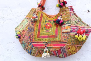 Sac à bandoulière ethnique indien brodé à la main de style mignon, sac à main Banjara coloré, bohème, léger, doublure en coton, grande capacité - Product Image 2
