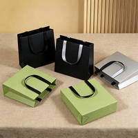 Sacs de shopping en papier kraft avec poignées en corde de coton, imprimés avec le logo, design tendance, articles de luxe, emballage cadeau, recyclables
