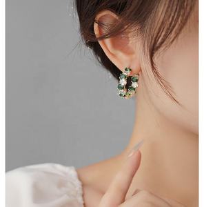 ต่างหูเงินแท้ 925 แบบวงแหวน ประดับเพชรซิคอนสีเขียวขาว ดีไซน์เรขาคณิตทันสมัย สไตล์ยุโรปอเมริกา แฟชั่นเก๋ไก๋ ขายส่ง - Product Image 5