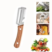 3-in-1 multifunctionele roestvrijstalen schilmes met houten handvat, groente- en fruitschiller, flesopener, keukengereedschap