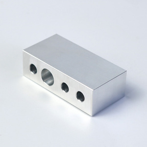 เครื่องกัด CNC แบบมีความแม่นยำสูงสำหรับงานกัดทำจากอะลูมิเนียมแกน4th 5แอกเซลเครื่องจักรผลิตโลหะสำหรับงานฝีมือ - Product Image 1