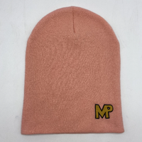 Chapeau d'hiver en tricot en gros avec étiquette tissée personnalisée, bonnet en tricot, broderie plate avec pompon en fourrure