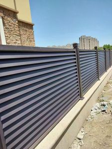 Panel de Valla de Aluminio de Seguridad con Listones Horizontales y Marco Metálico, Pantalla de Privacidad Recubierta para Puerta y Piscina, Uso Automático y Manual - Product Image 6