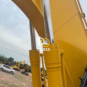 Bomba de motor de máquina de construcción de servicio mediano excavadora Komatsu de segunda mano similar a PC220 con caja de cambios de motor - Product Image 5