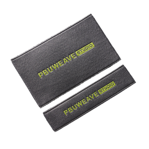 Étiquettes de col personnalisées en satin, étiquettes tissées pliées en boucle avec impression par transfert thermique et forme de drapeau pour vêtements, sacs et chaussures - Product Image 1