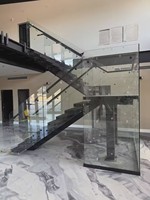 Rampe de terrasse moderne en aluminium avec barres verticales, résistante à l'eau, garantie 5 ans pour escaliers et patios