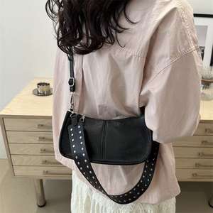 Sac à main minimaliste avec poignée argentée et bandoulière - Product Image 1