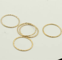 Anillos de Dedo Vintage de Oro de 14K con Patrón Brillante, Anillo de Banda Delgada Premium, Joyería Minimalista para Compromiso y Aniversario