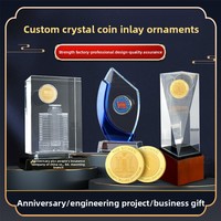 Ornements personnalisés en quartz transparent, trophées haut de gamme sculptés sur mesure, artisanat en cristal sur mesure pour événements d'entreprise et commémorations d'anniversaire