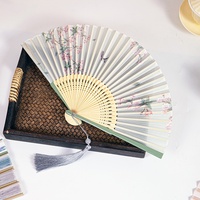 Éventail pliant en bambou de style chinois, doublure en soie imprimée, éventail portable à motif de lotus, décoration traditionnelle