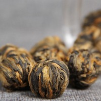 Eenvoudige verpakking cadeaudoos Verfrissend en anti-vermoeidheid Golden Yunnan Dianhong Dragon Balls