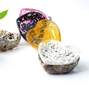 Sculpture en résine OEM en forme de cœur avec copeaux de cristal – Pièce décorative artistique à polymérisation à chaud pour la maison et les fêtes - Product Image 2