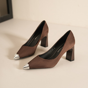 Escarpins en daim marron à bout pointu, talon bloc, talon haut, chaussures de bureau avec décoration en strass, mode féminine - Product Image 1